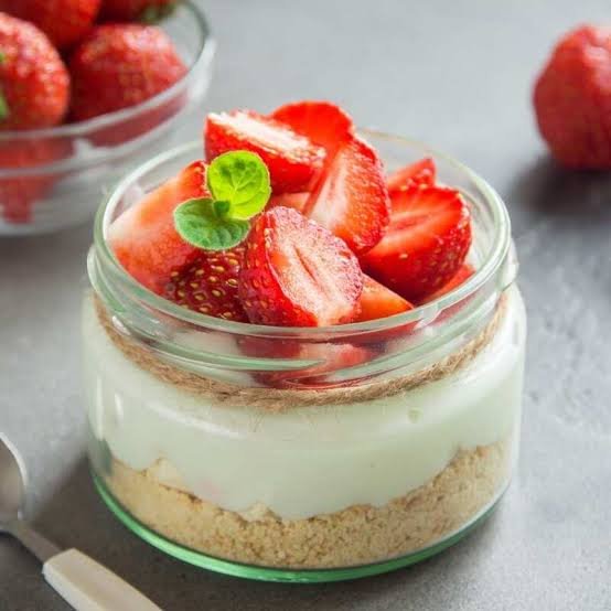 STRAWBERRY JAR CAKE